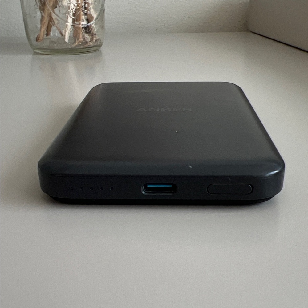 Anker Wireless Power Bank 621, iPhone wireless charger - Picture 5 of 5